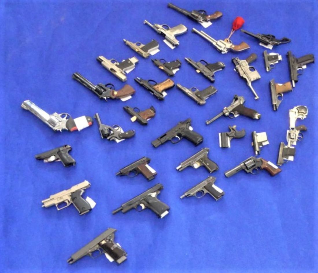 Rentner hortet Schuss Kriegs Hieb bzw. Stichwaffen1 AG